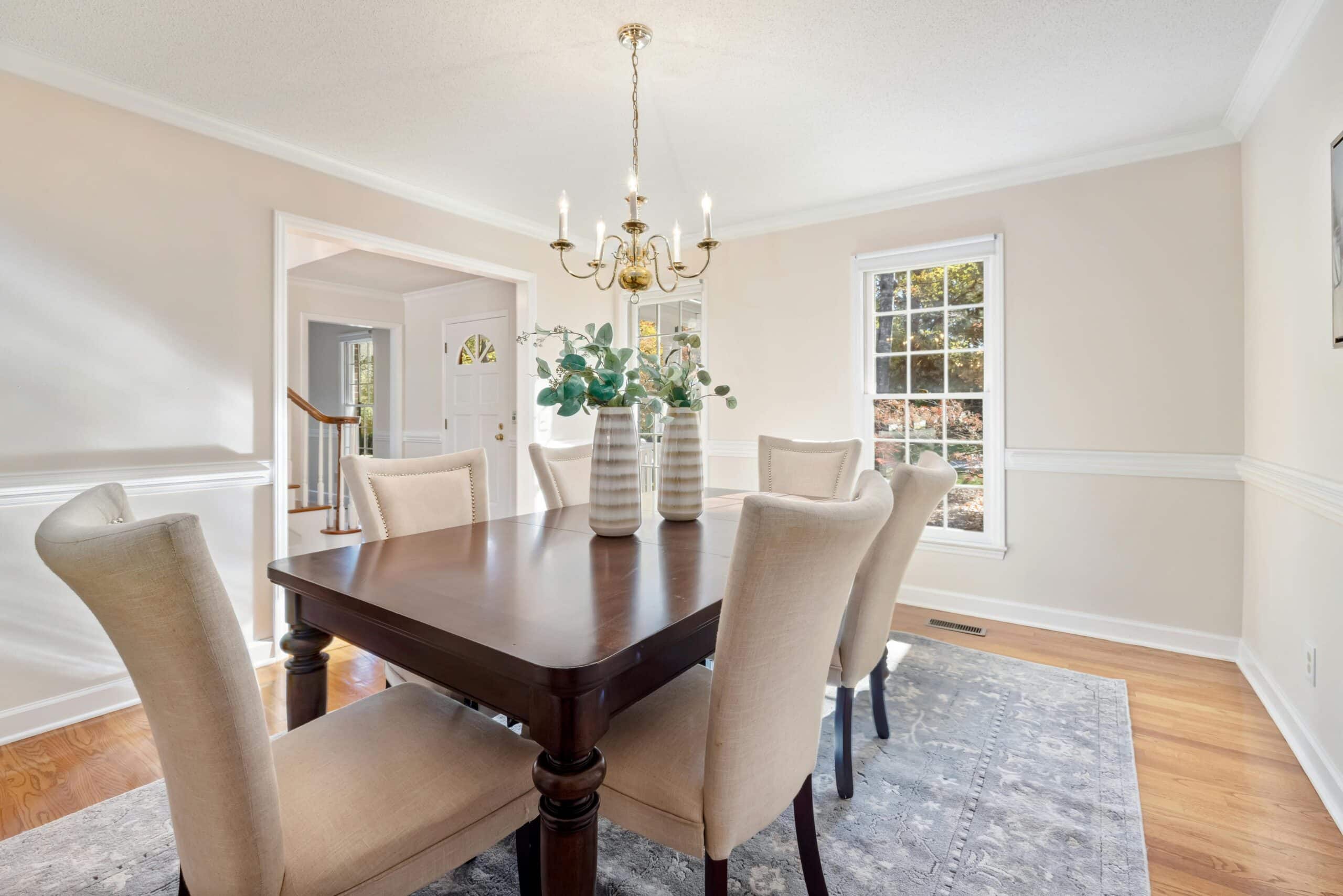 dining tabel with chairs