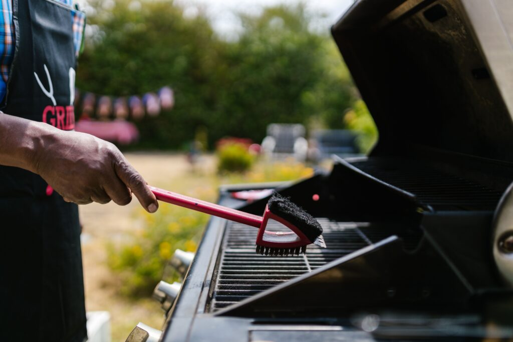 cleaning a bbq grill