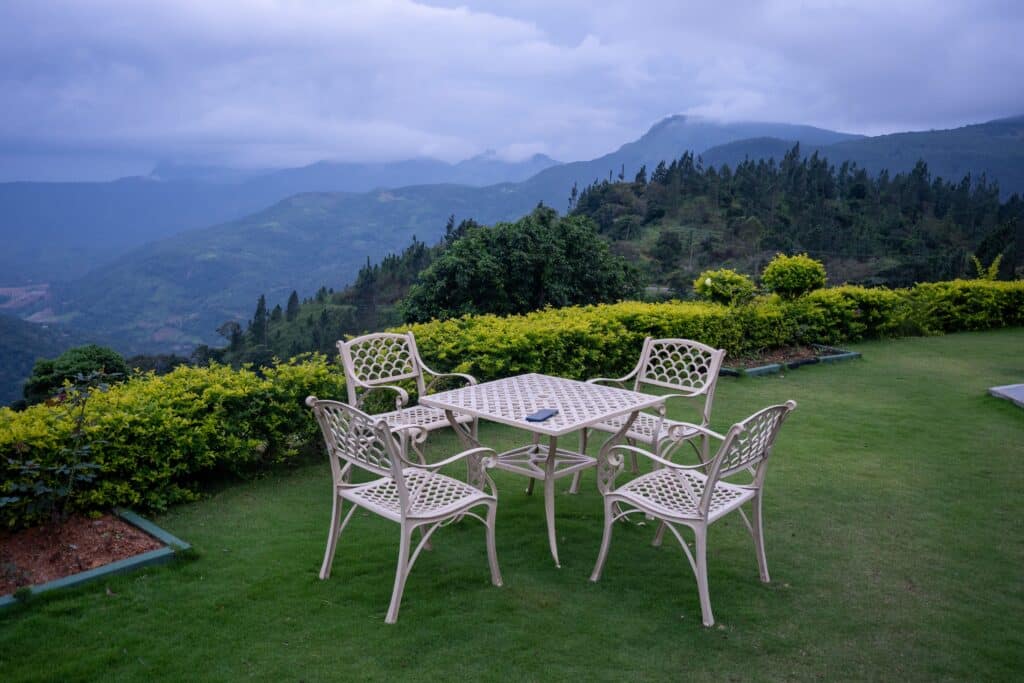 garden table and chairs